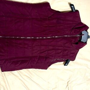 Used women's L maroon Aeropostale vest